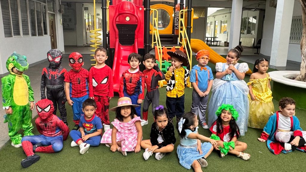 Preescolar 1° empezando los festejos del Día del Niño